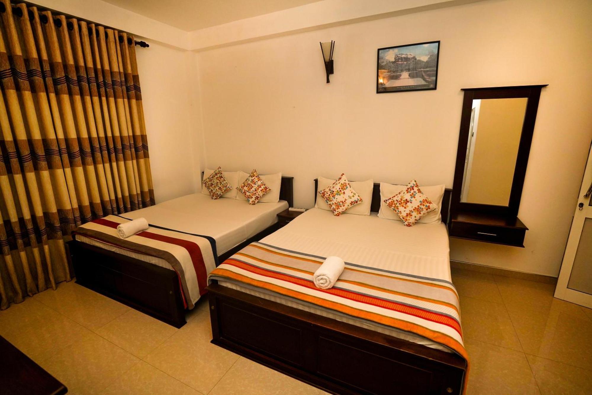 Airport 4 Season Transit Hotel Катунаяка Экстерьер фото