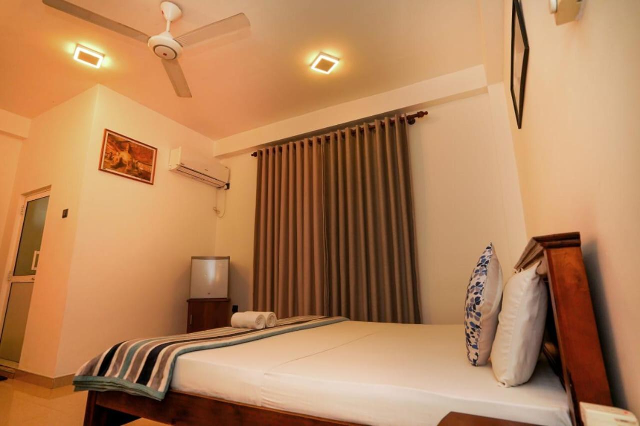 Airport 4 Season Transit Hotel Катунаяка Экстерьер фото