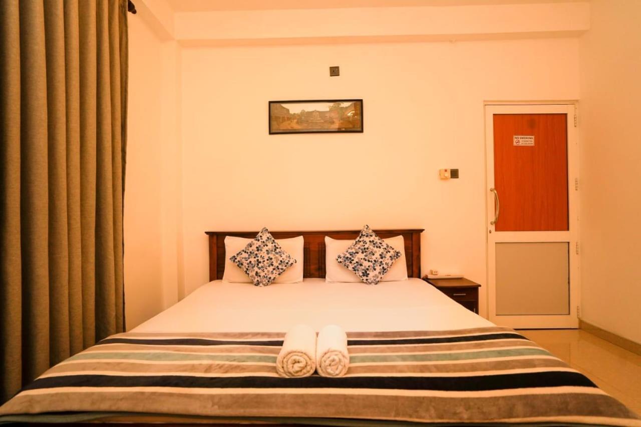 Airport 4 Season Transit Hotel Катунаяка Номер фото