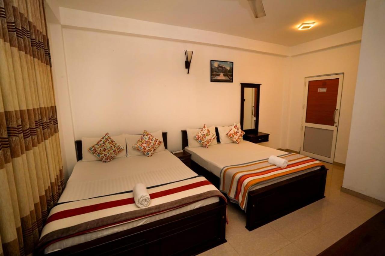 Airport 4 Season Transit Hotel Катунаяка Номер фото