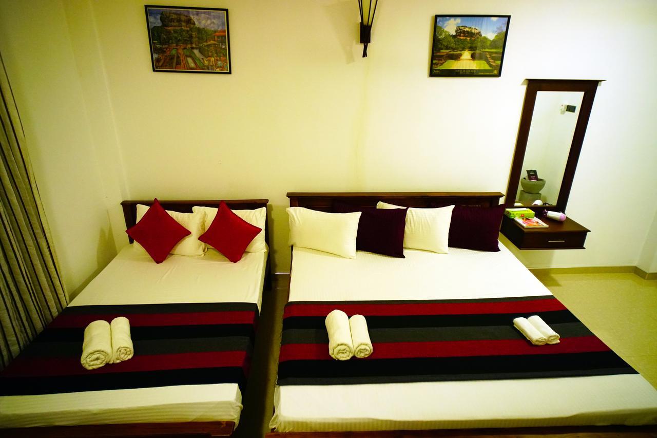 Airport 4 Season Transit Hotel Катунаяка Экстерьер фото