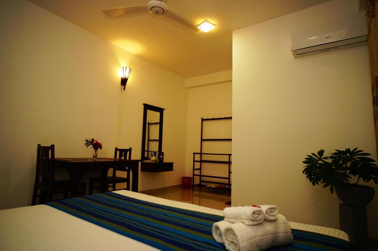 Airport 4 Season Transit Hotel Катунаяка Экстерьер фото