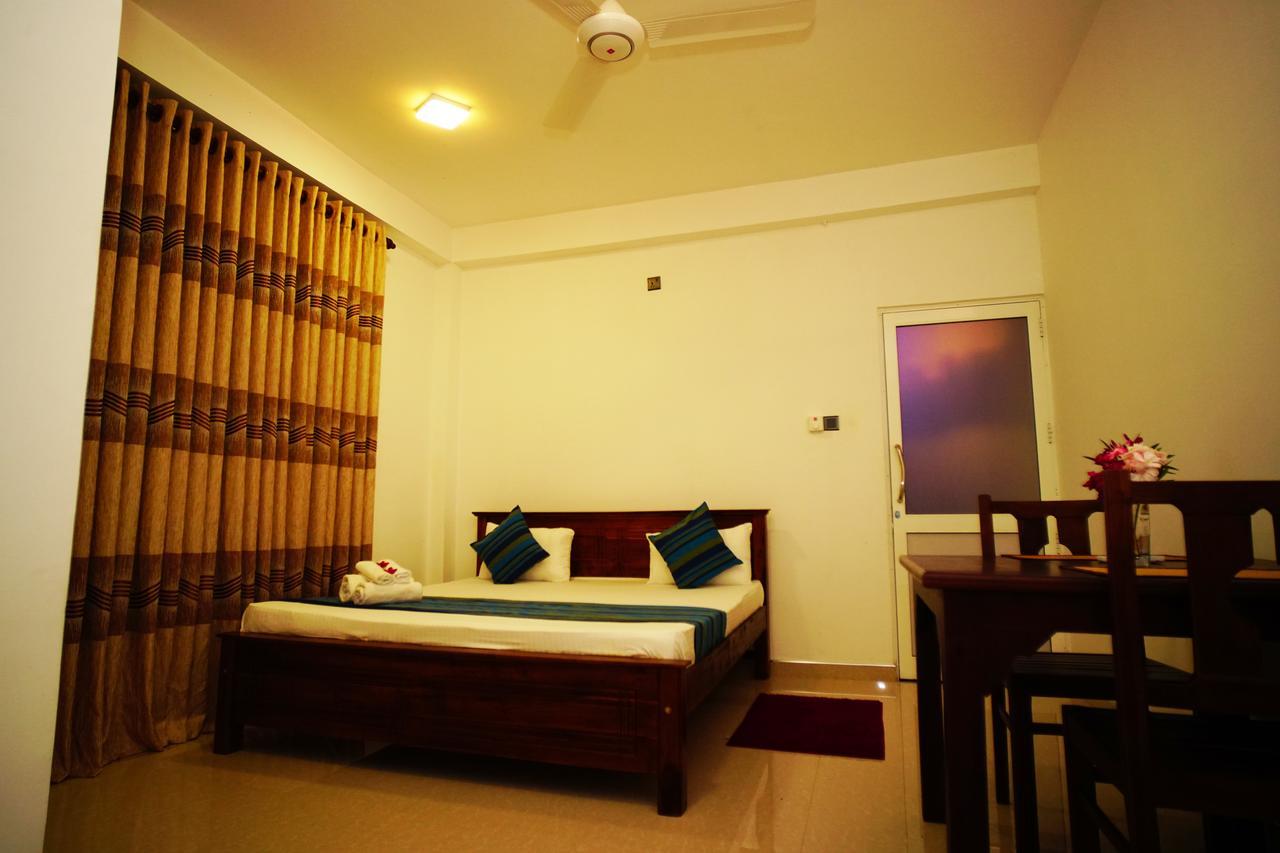 Airport 4 Season Transit Hotel Катунаяка Экстерьер фото
