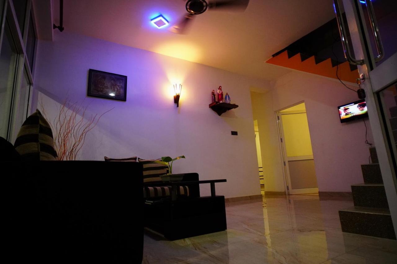 Airport 4 Season Transit Hotel Катунаяка Экстерьер фото