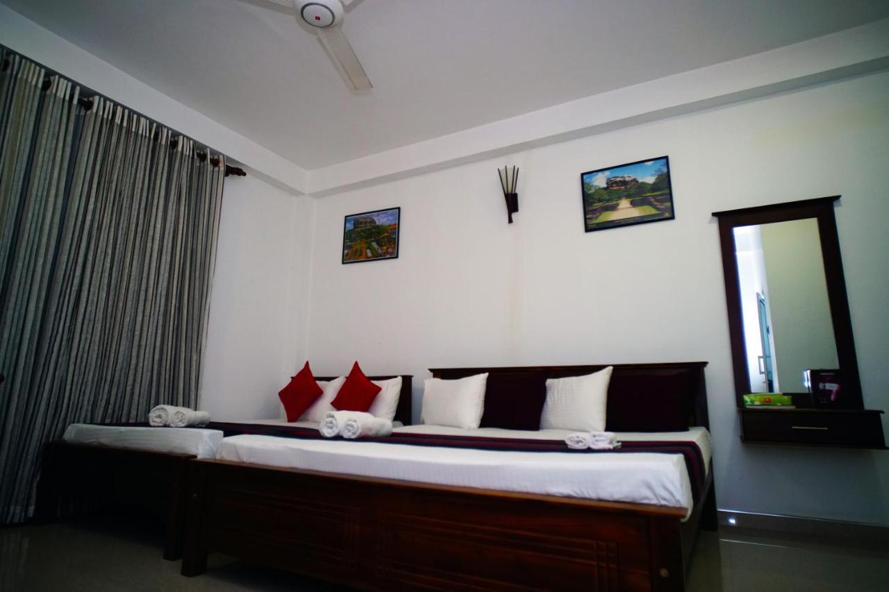 Airport 4 Season Transit Hotel Катунаяка Экстерьер фото