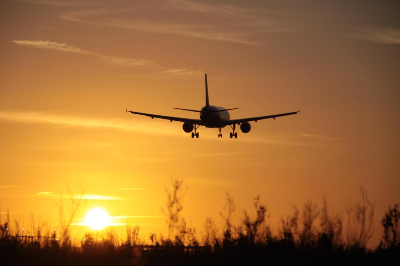 Airport 4 Season Transit Hotel Катунаяка Экстерьер фото