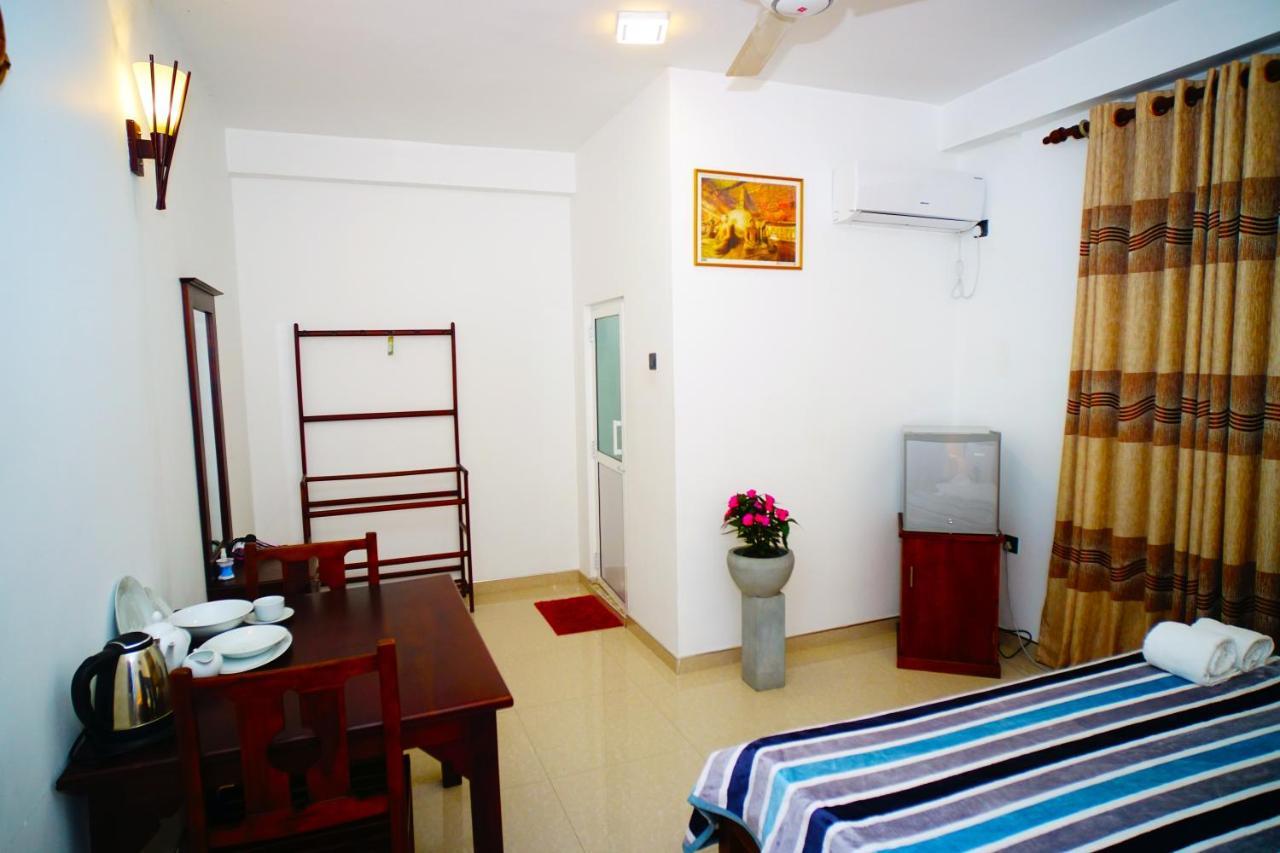 Airport 4 Season Transit Hotel Катунаяка Экстерьер фото