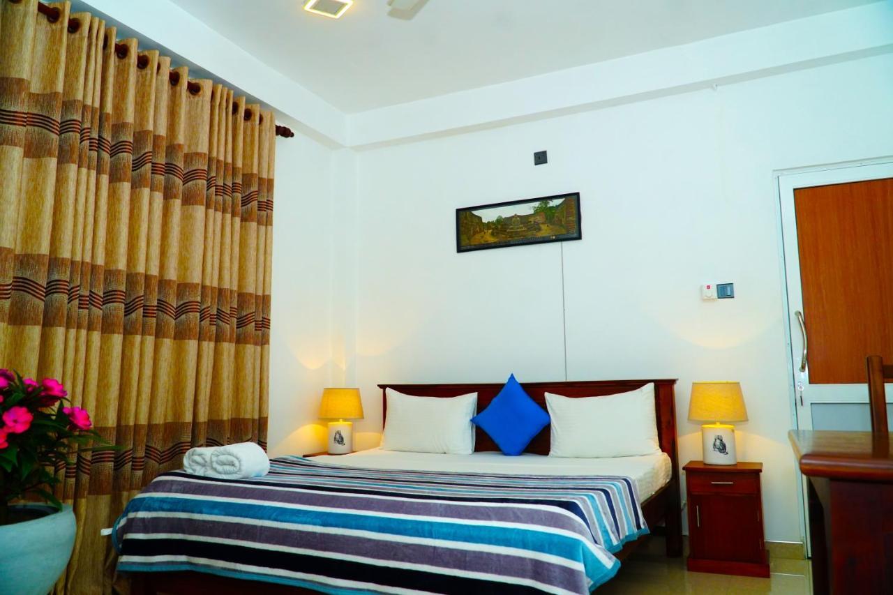Airport 4 Season Transit Hotel Катунаяка Экстерьер фото