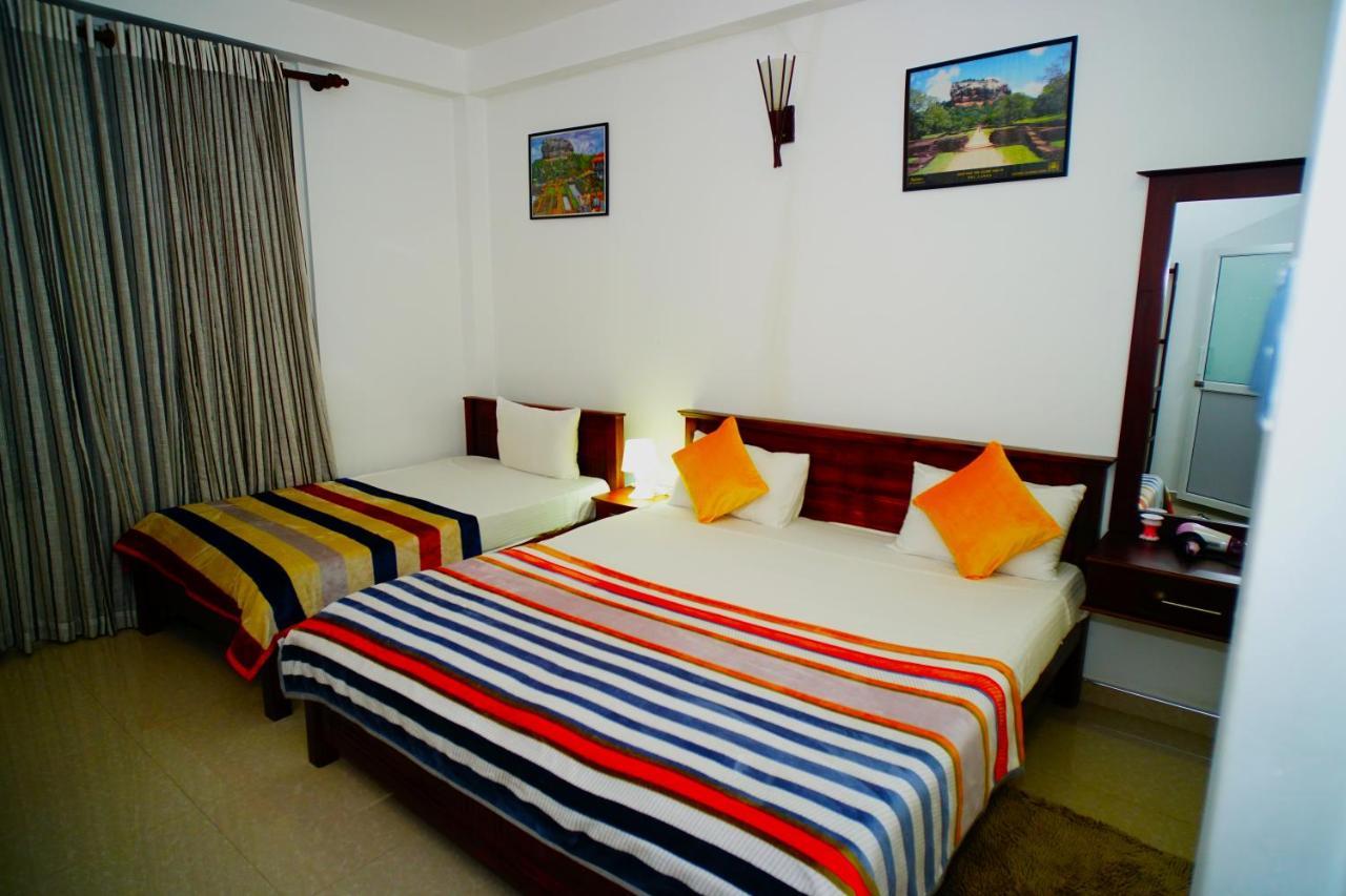 Airport 4 Season Transit Hotel Катунаяка Экстерьер фото