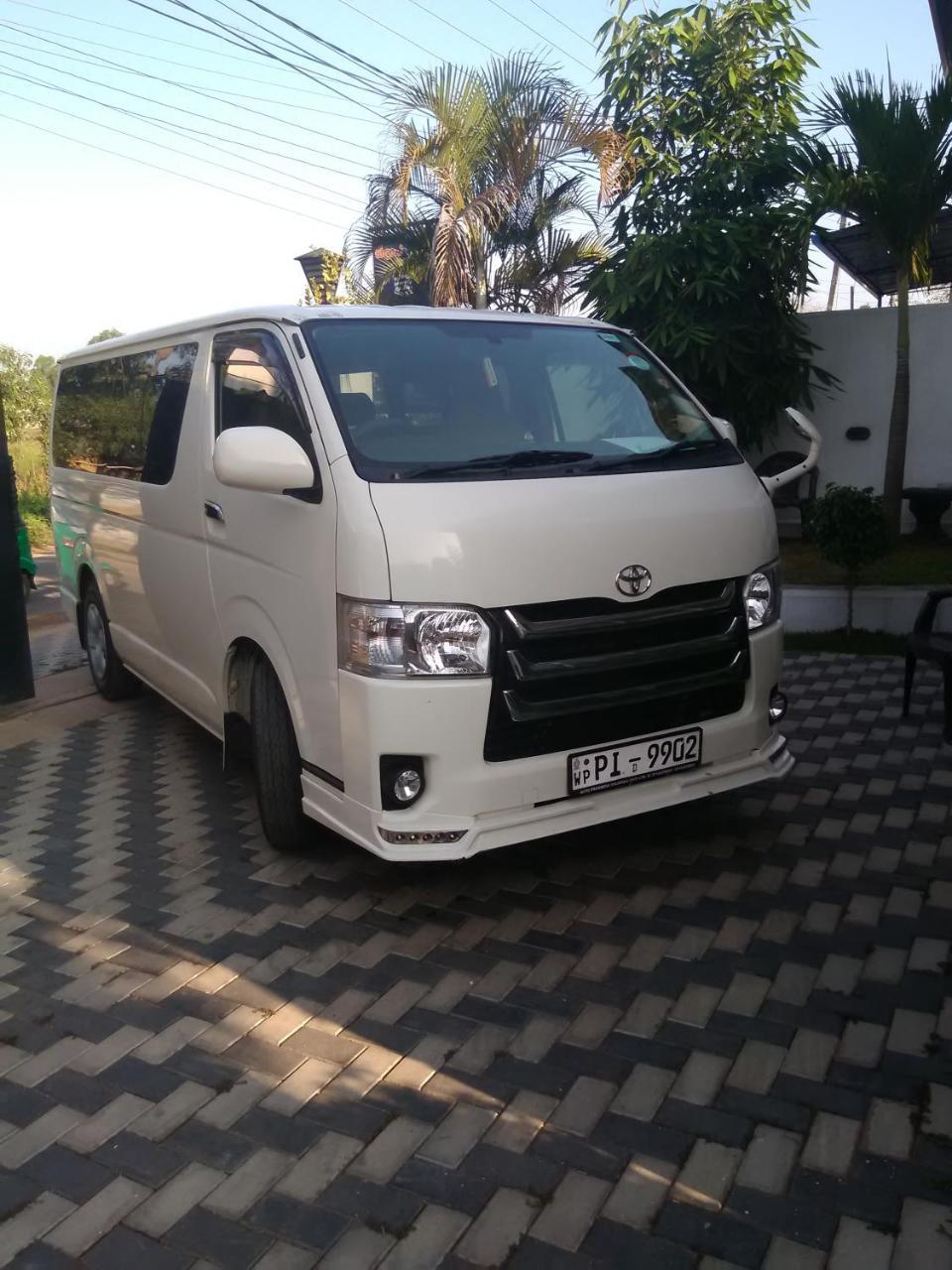 Airport 4 Season Transit Hotel Катунаяка Экстерьер фото